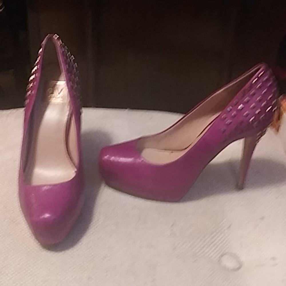 DOLCE VITA MAGENTA LEATHER W/ STUDS PUMP